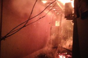 Tulcea: Incendiu intr-o gospodarie din localitatea Vacareni. Un barbat a suferit arsuri (galerie foto) 