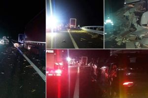 FOTO. Primul accident MORTAL pe autostrada A1 Lugoj – Deva, lotul 4. Două persoane au murit după ce au fost spulberate de un autotren, pe banda de urgenţă
