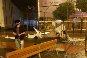 Corturile electorale din centrul Timişoarei, distruse de un român beat din Diaspora