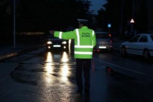 Urmărire ca-n filme în Ploieşti. Un şofer fără permis şi băut a vrut să fugă de poliţişti