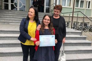 O elevă a Colegiului ”Petru Rareş” se pregăteşte pentru Internaţionala de Limba Franceză