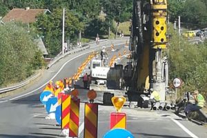 Lucrări de stabilizare cu coloane forate la alunecările de pe DN 17, la Ilişeşti