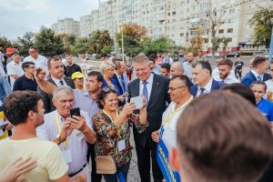 Motivele pentru care românii semnează în număr mare pentru candidatura lui Iohannis