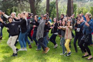 Premieră la Sibiu – Piesă de teatru în paşi de dans în Parcul Tineretului