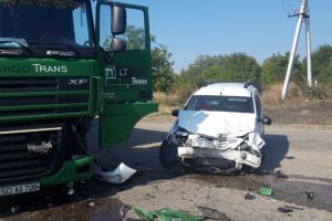 Accident! O tânără din Botoşani a fost rănită, după ce un camion a intrat pe contrasens