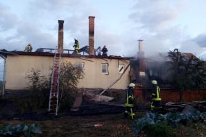 Incendiu la o casă de locuit, în Lăzarea
