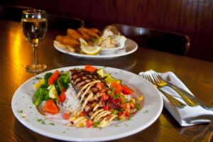 Adio, fast-food. O aplicaţie îi readuce pe români în restaurante