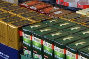 Un hoţ din Bihor a făcut pasiune pentru cafea: a reuşit să fure 116 pachete dintr-un magazin, iar apoi a revenit să ia încă 73 de cutii