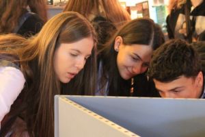 GALERIE FOTO: Cea de-a VI-a ediţie Bookfest ne îmbie la lectură cu reduceri şi titluri noi de excepţie! „Am reuşit să acoperim tot ce a apărut relevant în ultima perioadă”