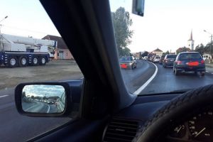 Șoferii se plâng că dimineaţa parcurg 10 km între Bistriţa şi Unirea în circa o oră