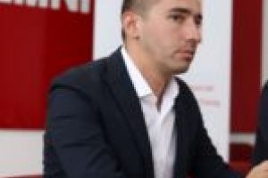 Robu, certat de PSD că nu cumpără coşuri de gunoi de la producătorii locali