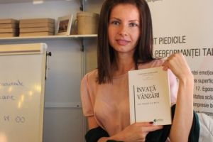 Bookfest: Târgumureşeanca Loredana Egri şi-a lansat cartea „Învaţă vânzări din greşelile mele”