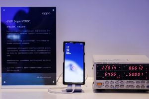 Competiţia bateriilor cu încărcare rapidă: un telefon s-a încărcat de la 0 la 100% în 30 de minute