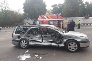 Accident grav in Floresti. Un autoturism a fost spulberat de un camion. O femeie si un copil, INCARCERATI