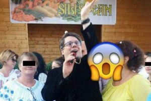 Detaliul deranjant din aceasta imagine cu Fuego! Ce ii face femeia asta artistului. Asa fan disperat?!