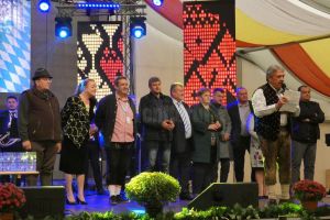 Festivalul berii - Oktoberfest în Est, deschis la Gura Humorului cu o paradă impresionantă, ...