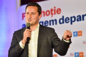 Europarlamentarul Nicolae Ştefănuţă îşi deschide birou la Sibiu