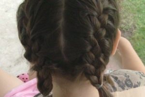 Copile de 11 şi 14 ani, obligate să îşi vândă trupurile şi să cerşească pe străzi. Printre traficanţi, şi un botoşănean