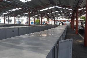 Cine spune că Piaţa Decebal este ”în regulă” cu excepţia a 2-3 mese cu tabla îndoită