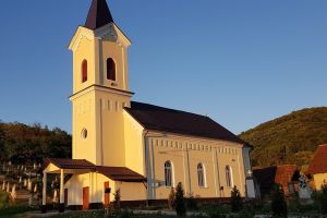 IPS Andrei resfinţeşte biserica din Viile Tecii, PS Florentin sfinţeşte biserica din Beclean