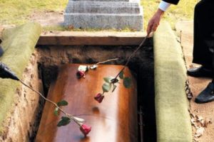 Alba Iulia (tot) mai scumpă: Se majorează tarifele pentru înmormântări. Cât vor costa groparii, săpatul gropii şi închirierea capacului frigorific