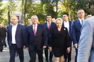 FOTO, LIVE VIDEO. Viorica Dăncilă, la Alba Iulia, se îndreaptă spre Casa de Cultură a studenţilor. Va participa la conferinţa judeţeană a PSD Alba