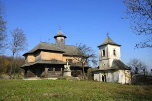 FOTO Cea mai tare biserică din lume e în Botoşani: jumătate catolică, jumătate ortodoxă