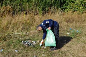 FOTO Au strâns mizeria după alţii! Jandarmii şi poliţiştii de frontieră din Botoşani au fost un exemplu pentru cetăţeni şi au strâns zeci de saci cu gunoaie