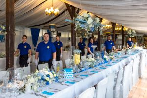 FOTO A fost petrecerea anului la Botoşani! Una dintre cele mai tari firme a sărbătorit 10 ani de activitate cu vinuri scumpe, bucate alese şi focuri de artificii. Invitat special: Nelu Cortea