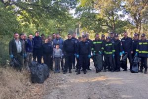 Ecologizare în Pădurea Dumbrava – Jandarmii sibieni au strâns 150 de saci de gunoi