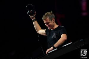 Transmisiunea live a show-ului lui Armin van Buuren de la UNTOLD, pe primul loc in topul Billboard 