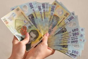 Atenţie la escroci! Doi bărbaţi din Oradea, anchetaţi de poliţişti, după ce au încercat să păcălească o femeie prin metoda 