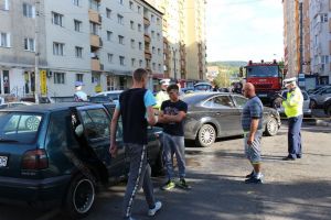 Accident pe strada Năsăudului. Două persoane au fost rănite uşor (FOTO)