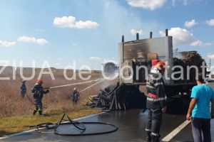 Zece tone de lemne au ars in urma incendiului izbucnit la un camion, in Techirghiol