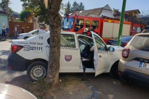 VIDEO+FOTO Accident cu trei victime, pe strada Avram Iancu din Braşov