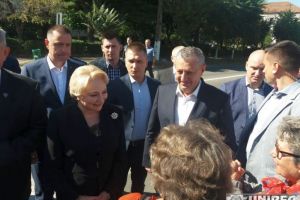FOTO/ Premierul Viorica Dăncilă a vizitat expoziţiile de la ,,Toamna Cugireană” şi s-a întâlnit cu conducerile fabricilor de armament şi muniţie din Cugir