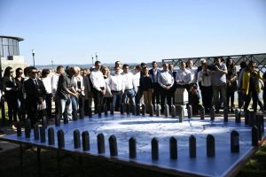 Via Transilvanica merge mai departe. A fost pusă borna care marchează începutul drumului