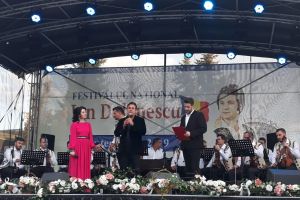 O nouă ediţie  a Festivalului Concurs Naţional „Ion Dolănescu” a debutat vineri  la Târgovişte