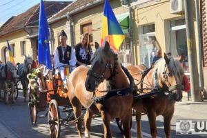 FOTO, LIVE VIDEO. Toamna Cugireană 2019 – Parada portului popular, off-road, spectacole folclorice şi focuri de artificii, în ultima zi de festival