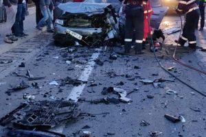 Patru persoane au fost rănite, după ce un tânăr băut a pierdut controlul maşinii şi a ...