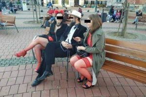 VIDEO. Femei în lesă, plimbate prin centrul Timişoarei. Imagini controversate, virale pe internet