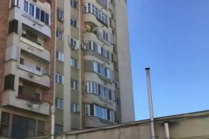 Gest extrem. Doi fraţi din Baia Mare s-au aruncat de la etajul 5