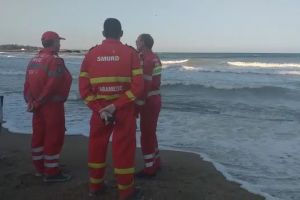 Scos din apa marii, la Costinesti, in stare de inconstienta