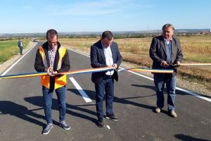 Un drum spectaculos peste dealurile din zona de est a judeţului a fost asfaltat de CJ Timiş
