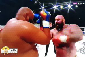 Gala Colosseum de la Oradea: Sandu Lungu l-a culcat de mai multe ori la podea pe Indianul nebun