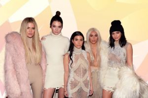 Sumele colosale pe care le primesc vedetele precum surorile Jenner-Kardashian ca să promoveze branduri în online