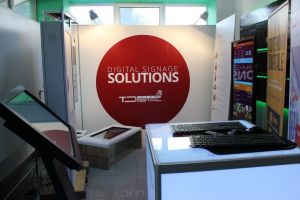 Asistentul tău digital este aproape! O firmă din Bihor vinde echipamente de signalistică digitală, personalizate pentru orice situaţie (FOTO)