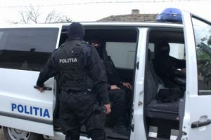 Percheziţii la locuinţele a două botoşănence. Ce au căutat poliţiştii!