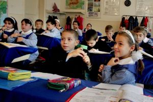 Elevii navetişti de la un colegiu arădean nu au cu ce să ajungă la şcoală. Părinţii, extrem de îngrijoraţi