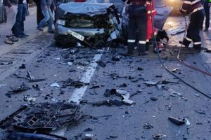 Patru persoane au fost rănite, după ce un tânăr băut a pierdut controlul maşinii şi a ...